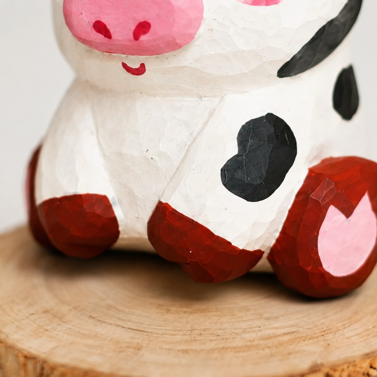 Détails des figurines d'animaux en bois sculptées à la main