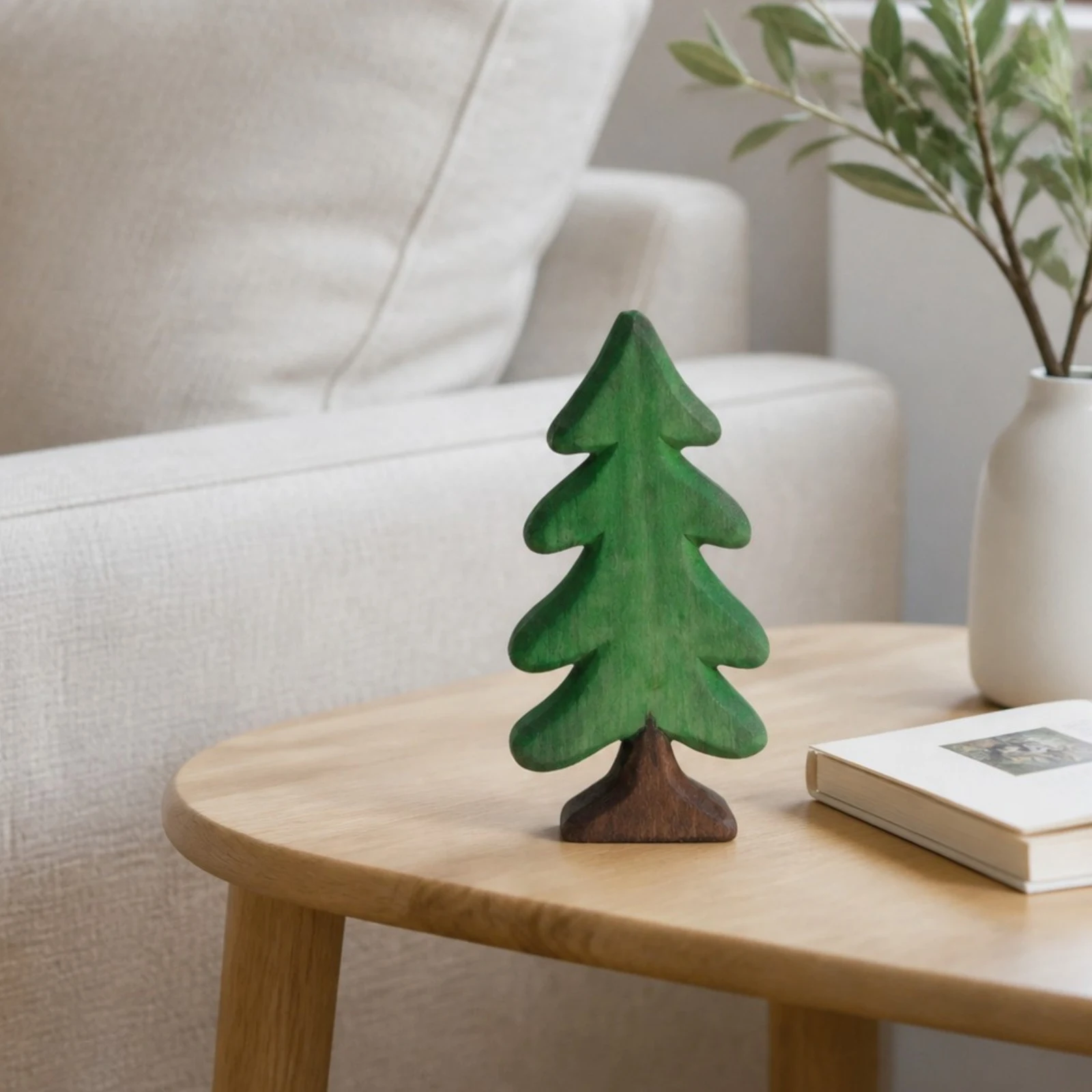 Petit sapin décoratif dans un salon