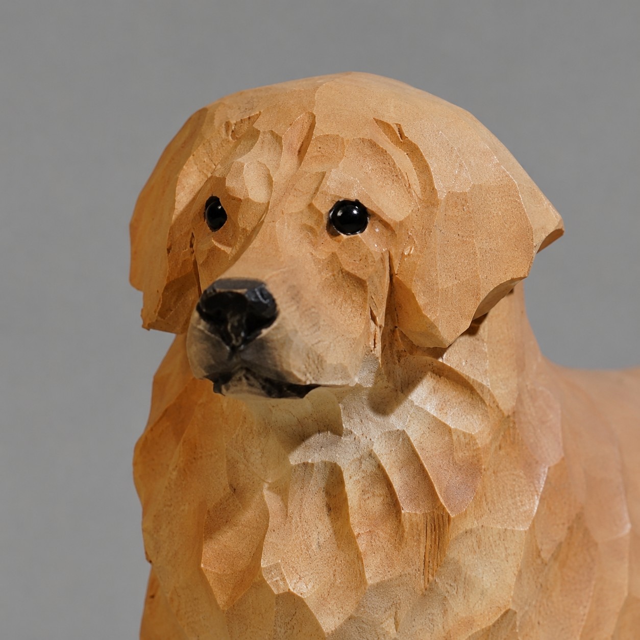 détail de la tête d'un ornement de golden retriever