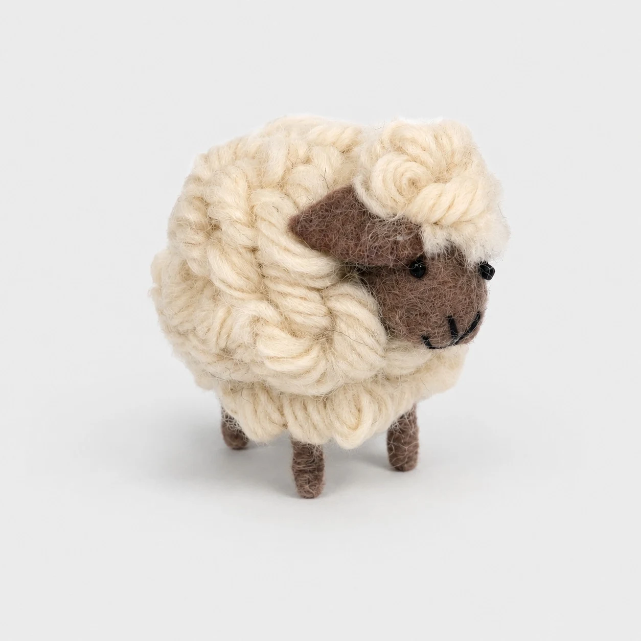 Figurine de mouton unique en feutre de laine fait main, 8 x 6 cm