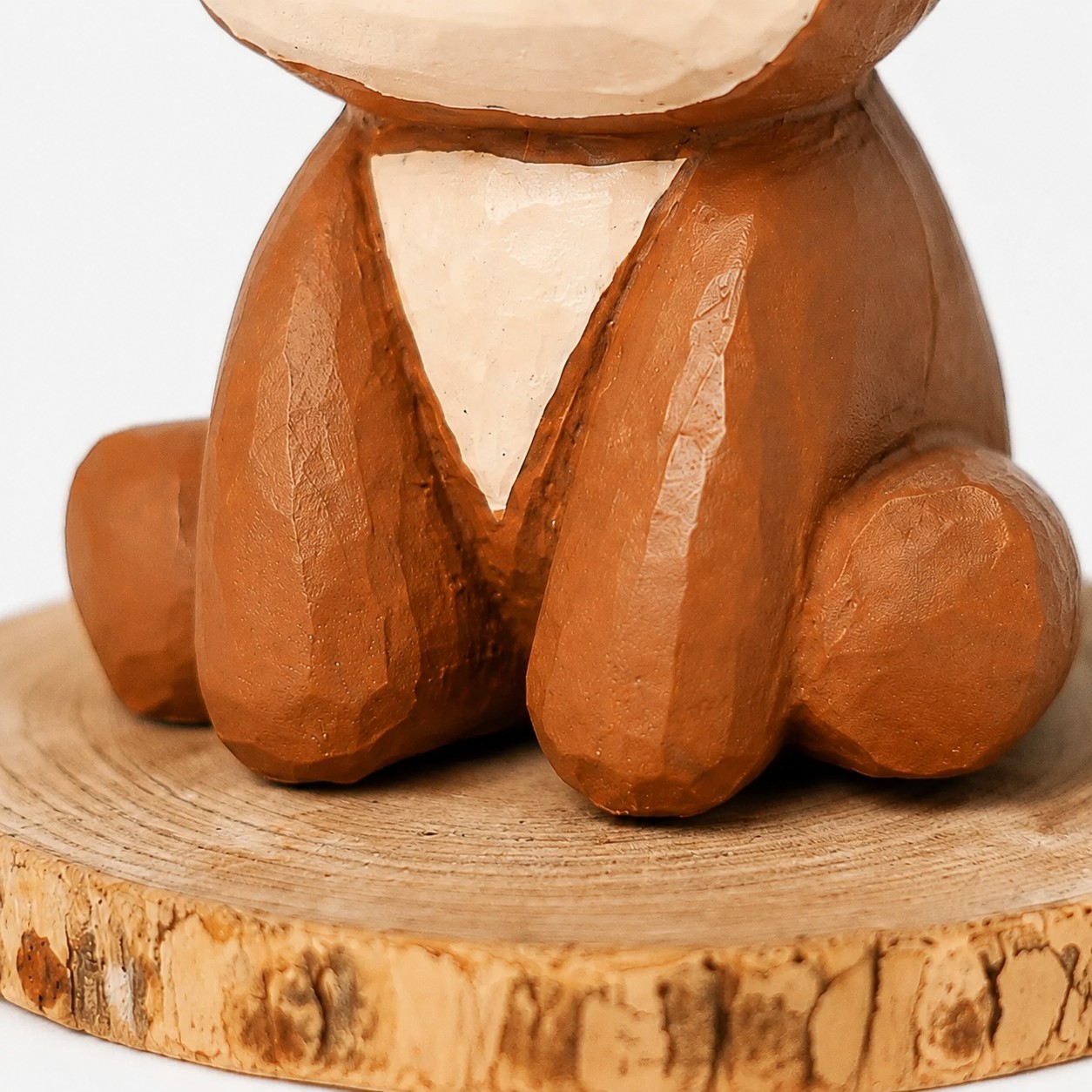 Détails des figurines d'animaux en bois sculptées à la main
