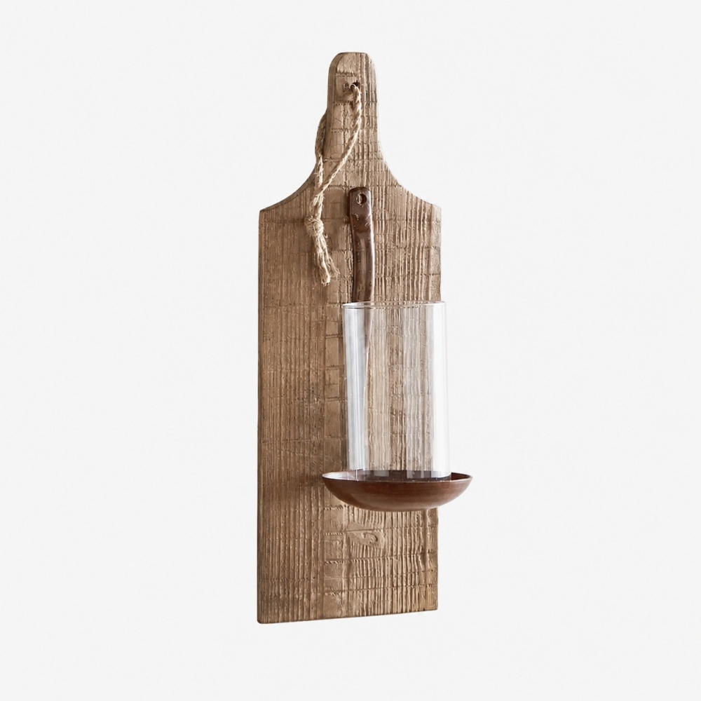 rustikale Wandleuchte aus Holz im Kerzenhalter-Stil