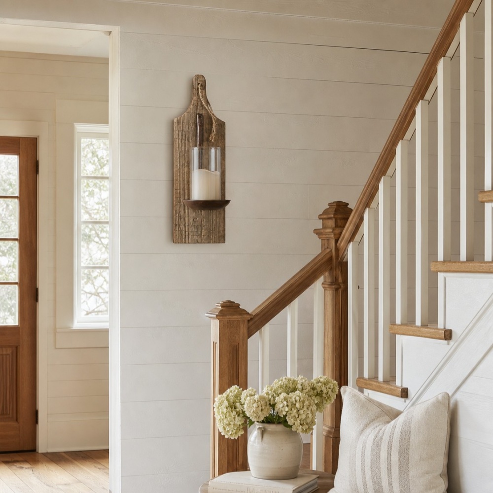 Wandkerzenleuchte aus Holz im Landhausstil