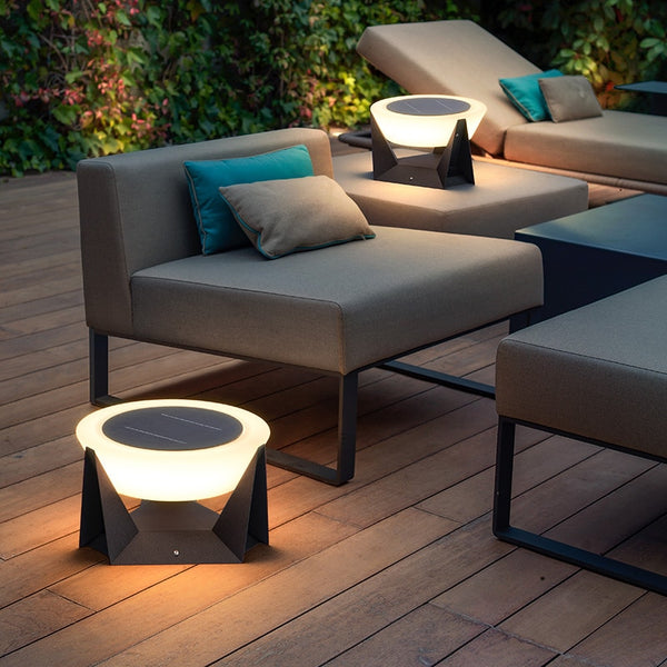 Zenduce - Tesla - Tesla - IP65 Waterproof outdoor solar-powered landscape light. Warm light(3000K) LED with >30 000 hours of lifetime. Comes with remote control. Easy to install and maintain. Perfect for creating a mood in a garden, or as decoration by the pool, on gates, etc.