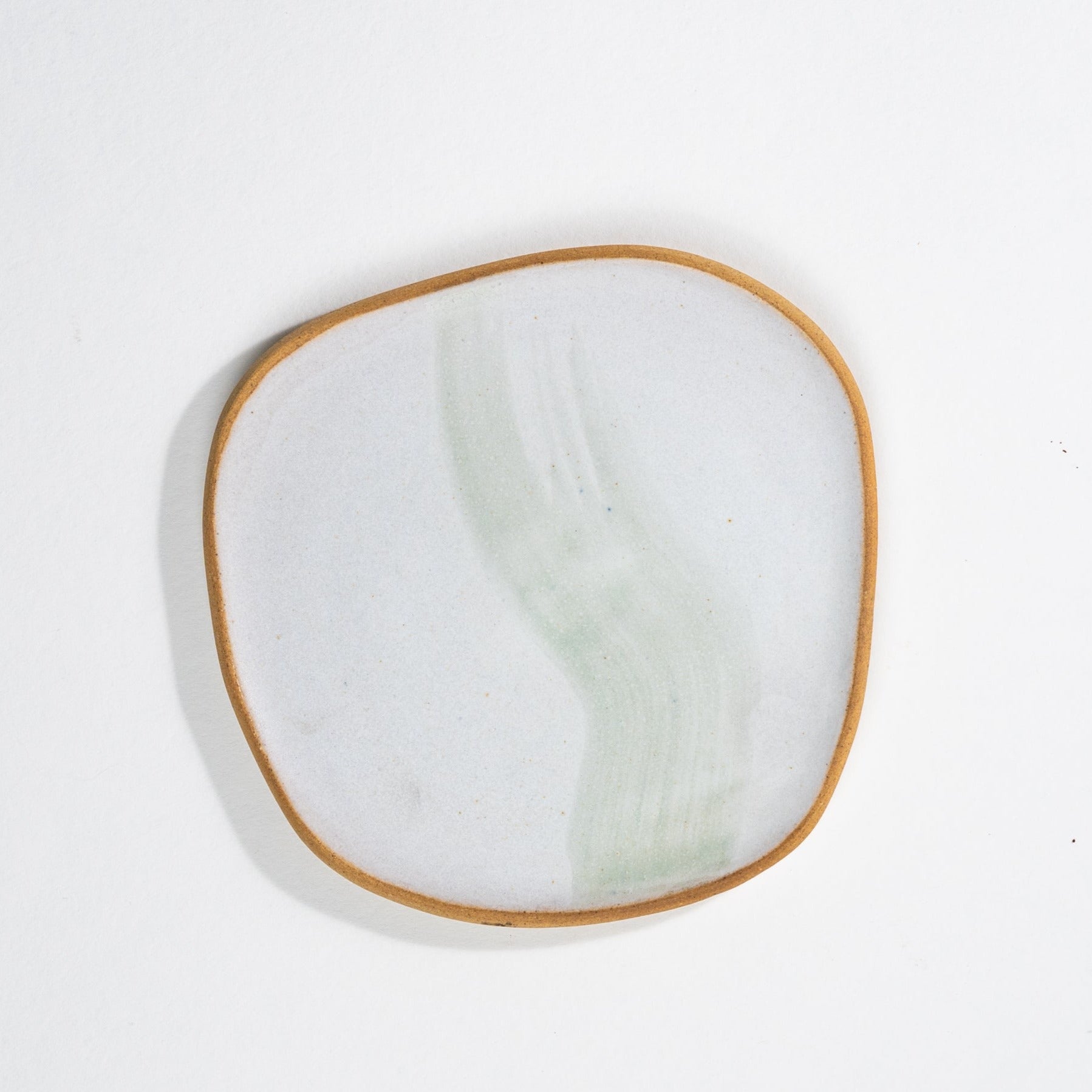 Ombak Small Plate | White and Tea Green | 5.5 Incheshero_2