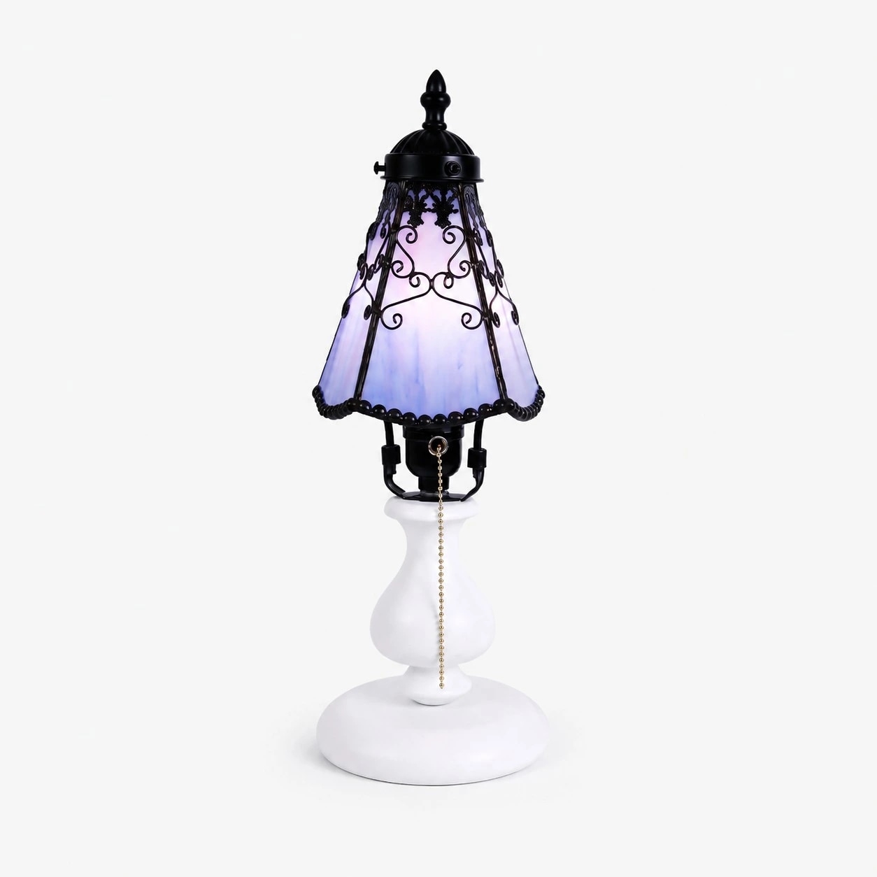 Lavender Tiffany-style table lamp
