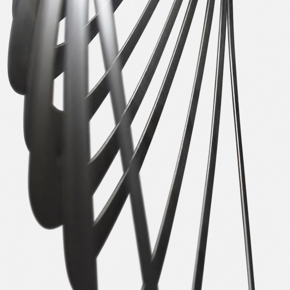 Detalhe da luminária pendente Metal Feather 2