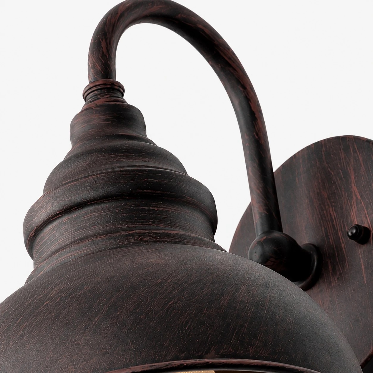 Gebogener Arm und gestaffelte Schirmdetails