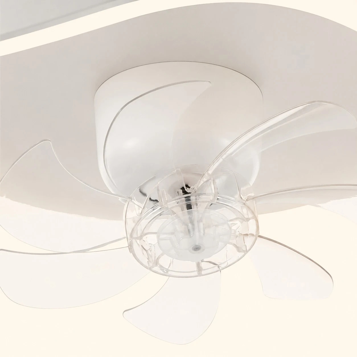 Ventilador de teto com luz em close-up