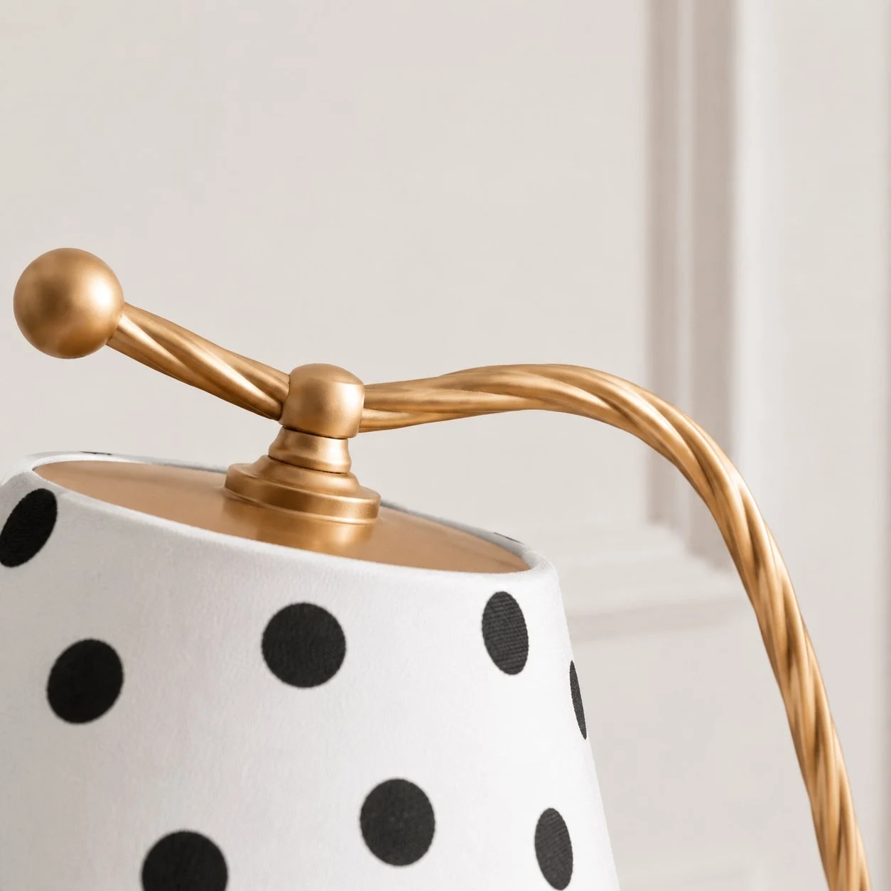 Table lamp detail 3