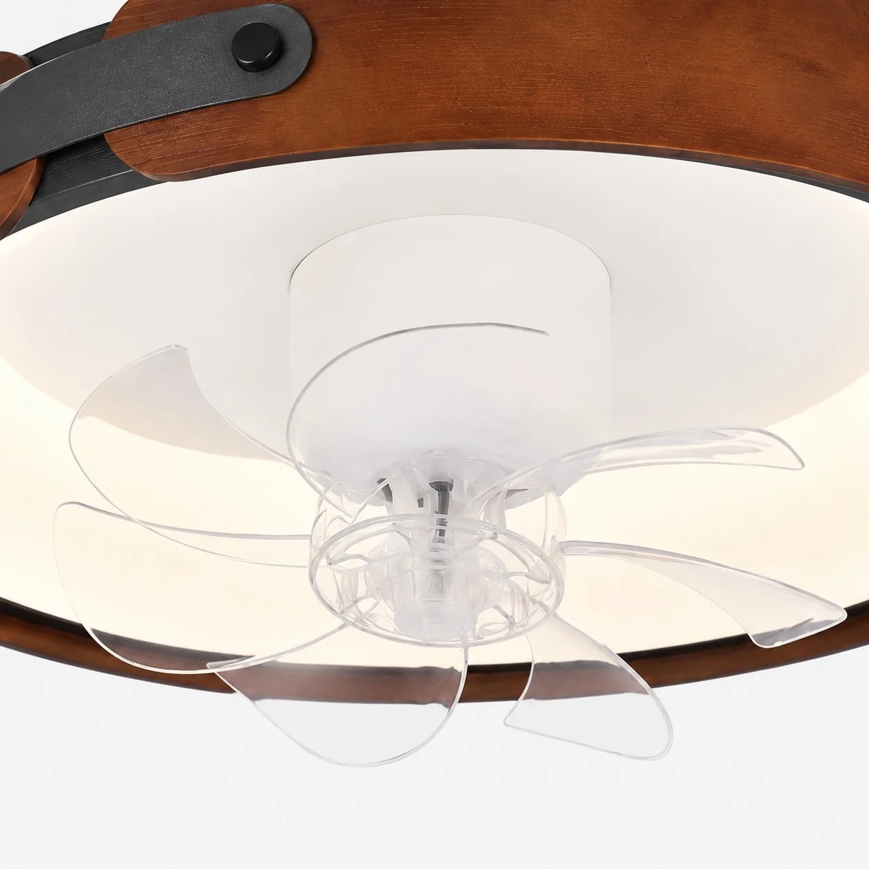 Oscilační ventilátorová konstrukce uvnitř stropního svítidla
