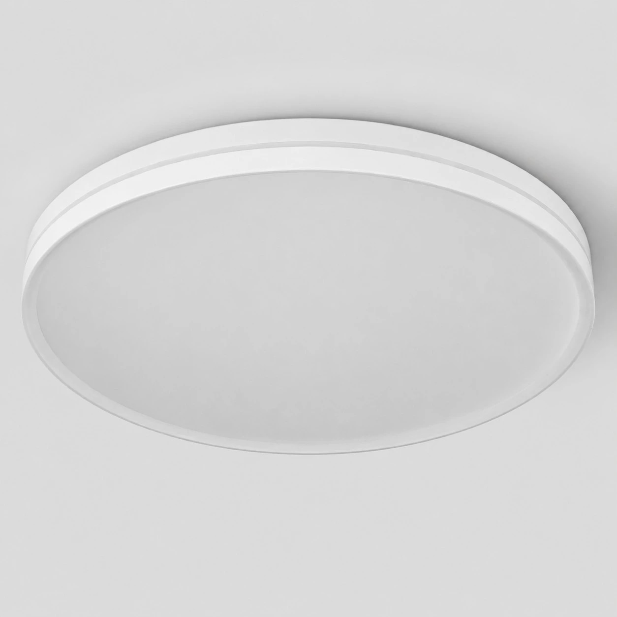 Smooth round acrylic diffuser detail