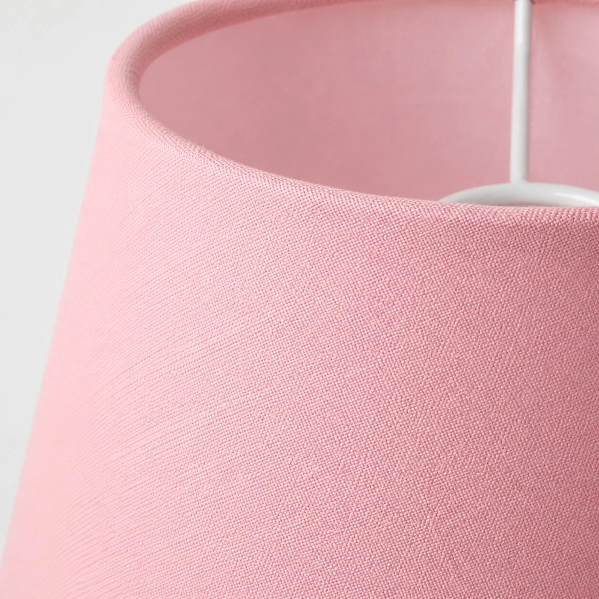 Visão aproximada da textura do tecido rosa.