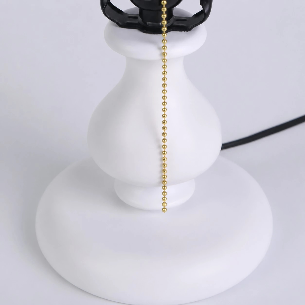 White table lamp base and pull-chain switch
