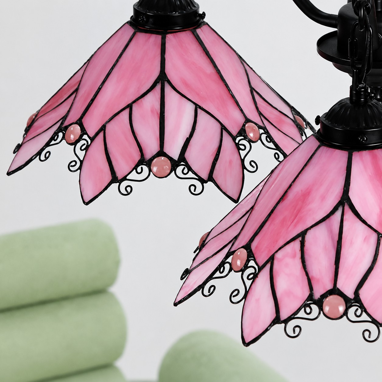 Lustre de vitral com quatro luzes - detalhe em vidro