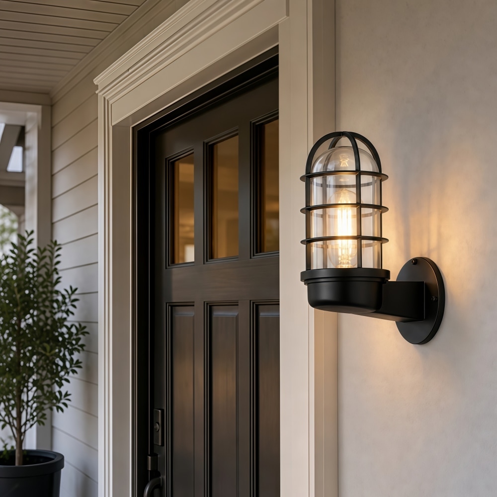 Aplique de pared de cristal transparente Patnox junto a una puerta de entrada.