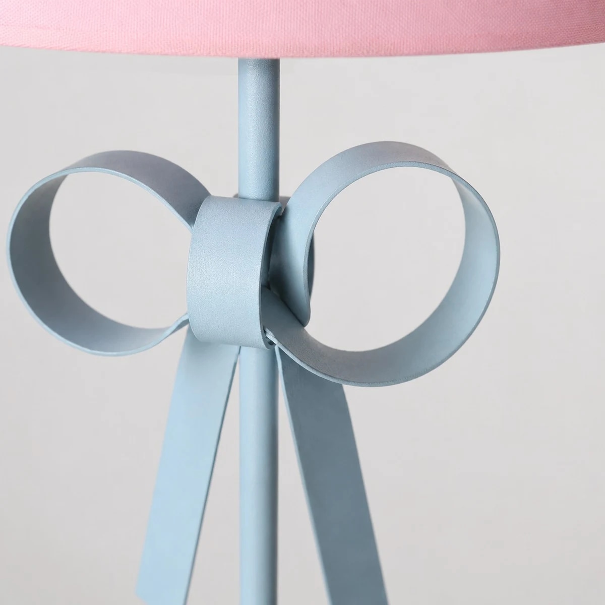 Detalhe de laço abaixo da cúpula de tecido