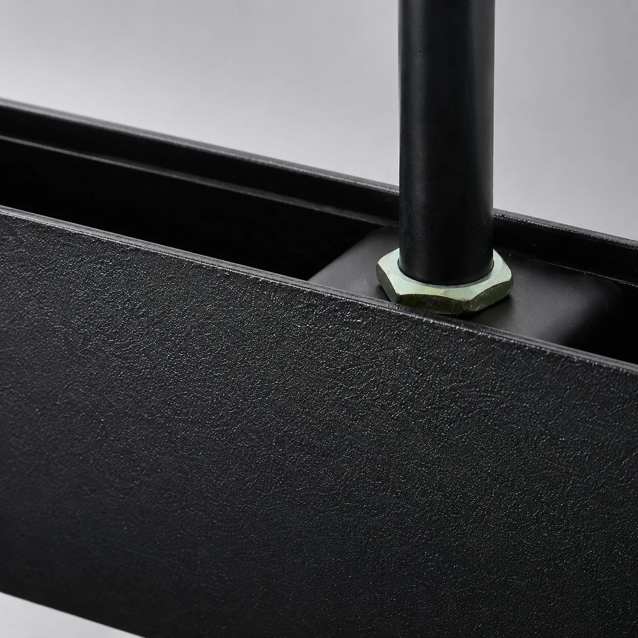 suspensão linear pendente e detalhes do corpo