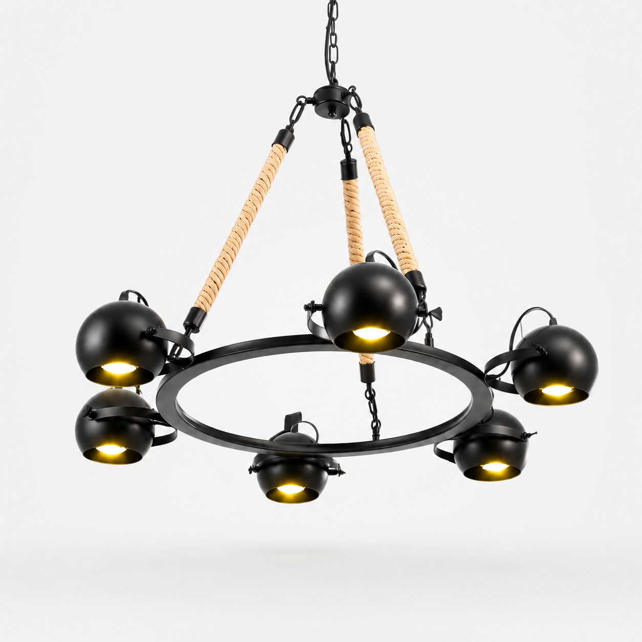 Lustre de corda preta com seis braços na sala de jantar