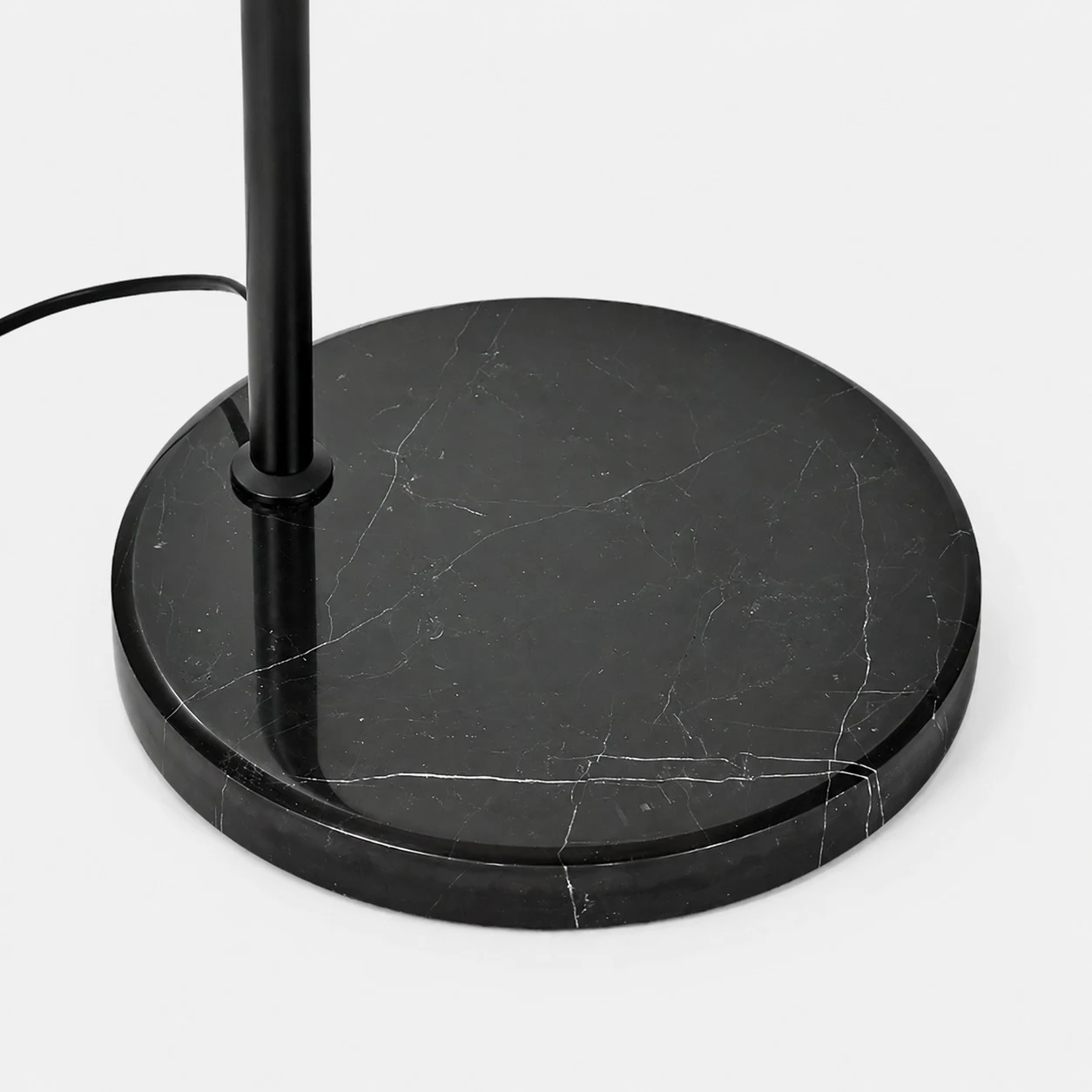 Detalhe da base redonda com peso