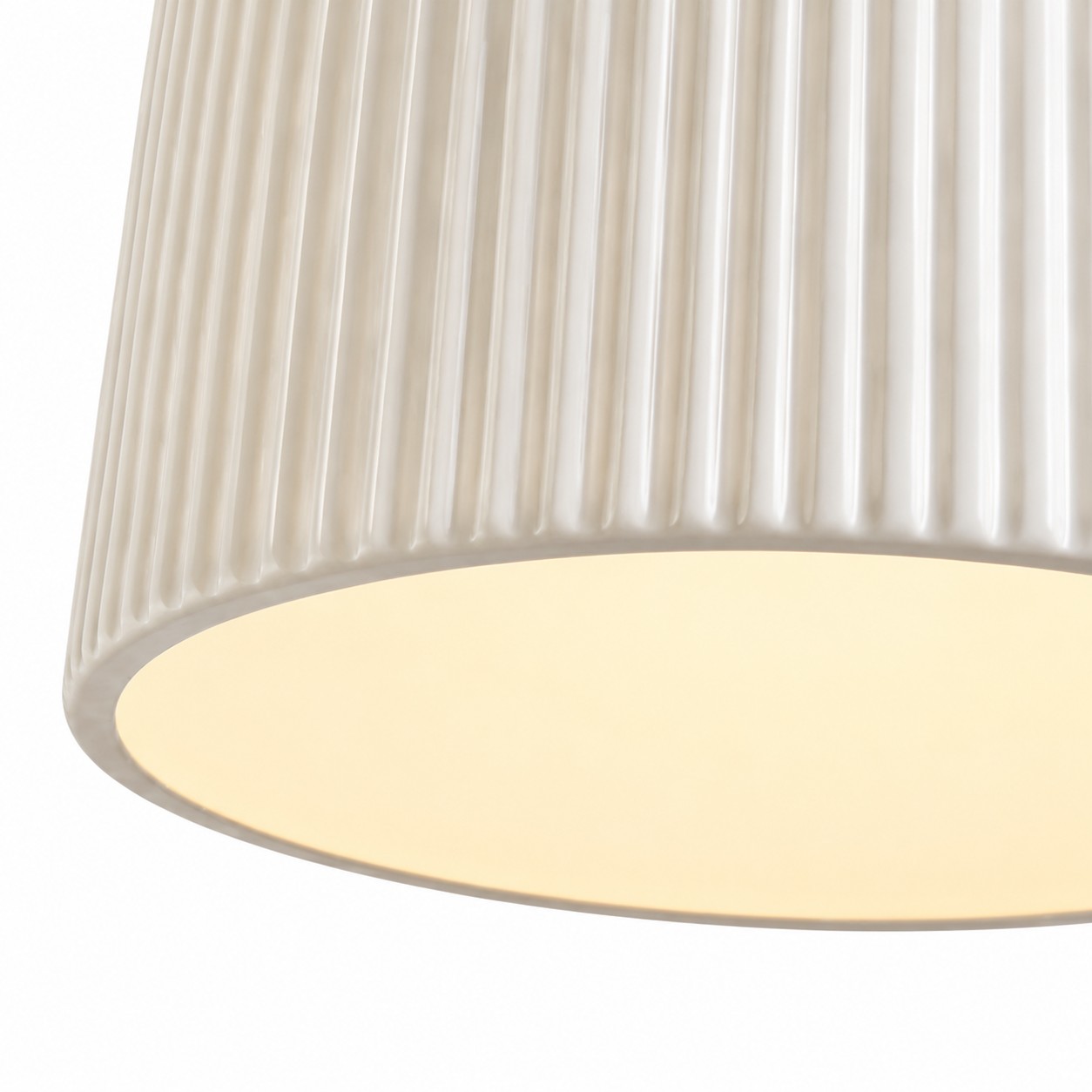 Ribbed ceramic shade