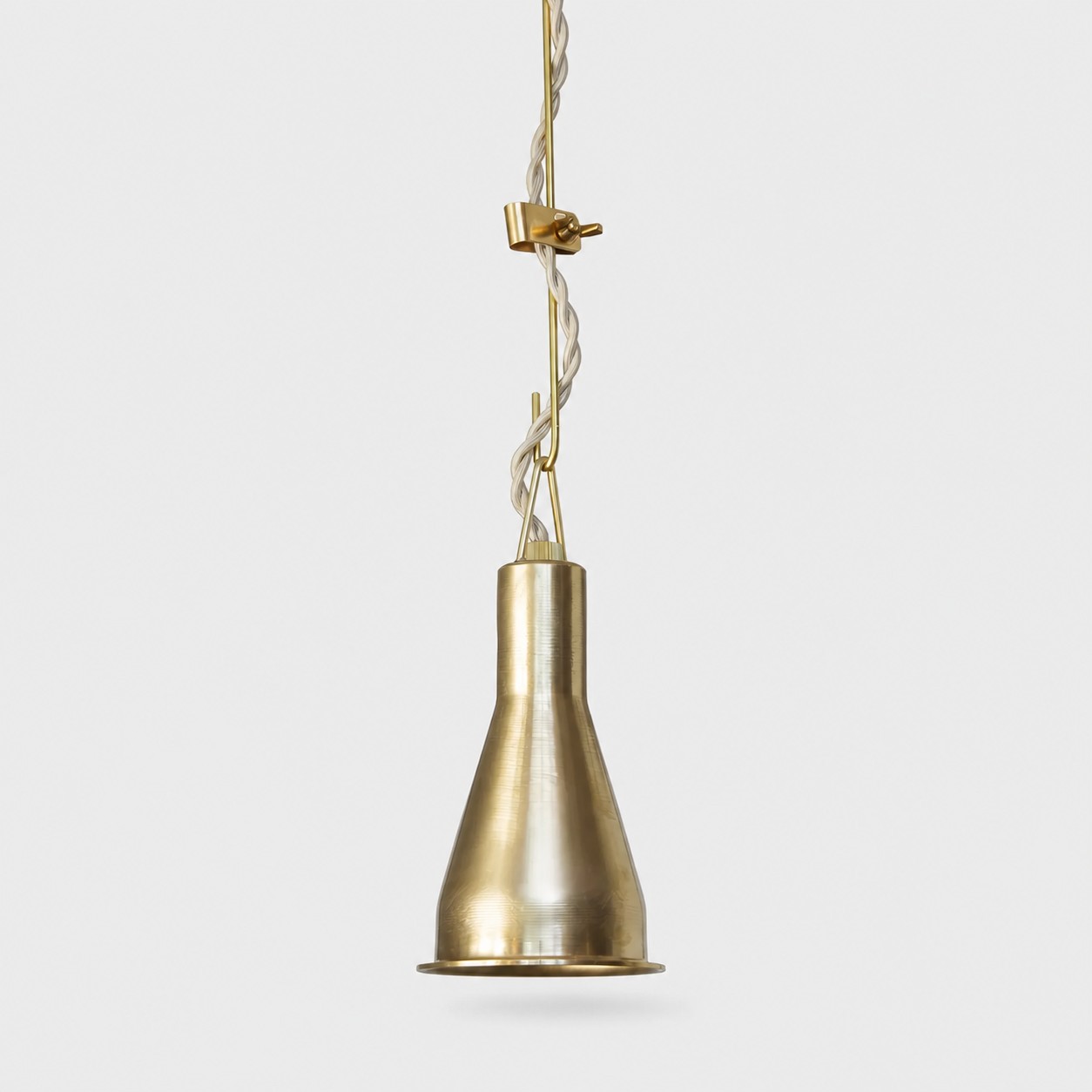 Pendant light / Brushed brass / 9 cm shade