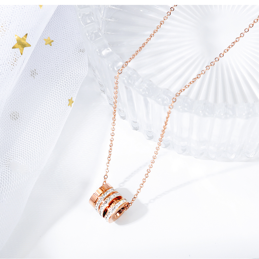 pendant necklace