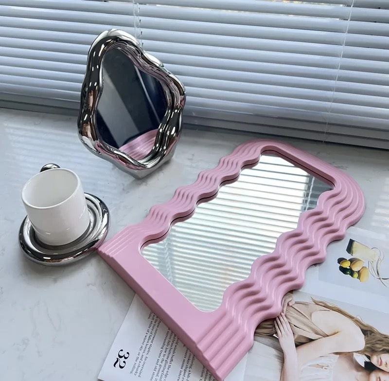Wiggly Mirror