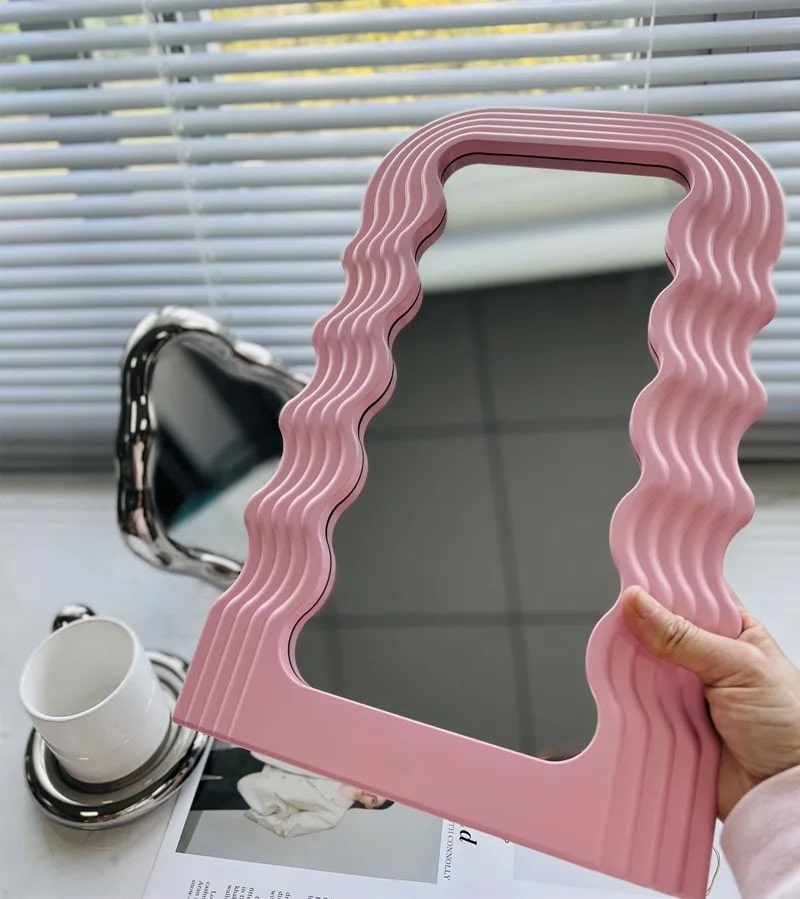Wiggly Mirror