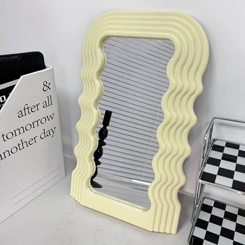 Wiggly Mirror