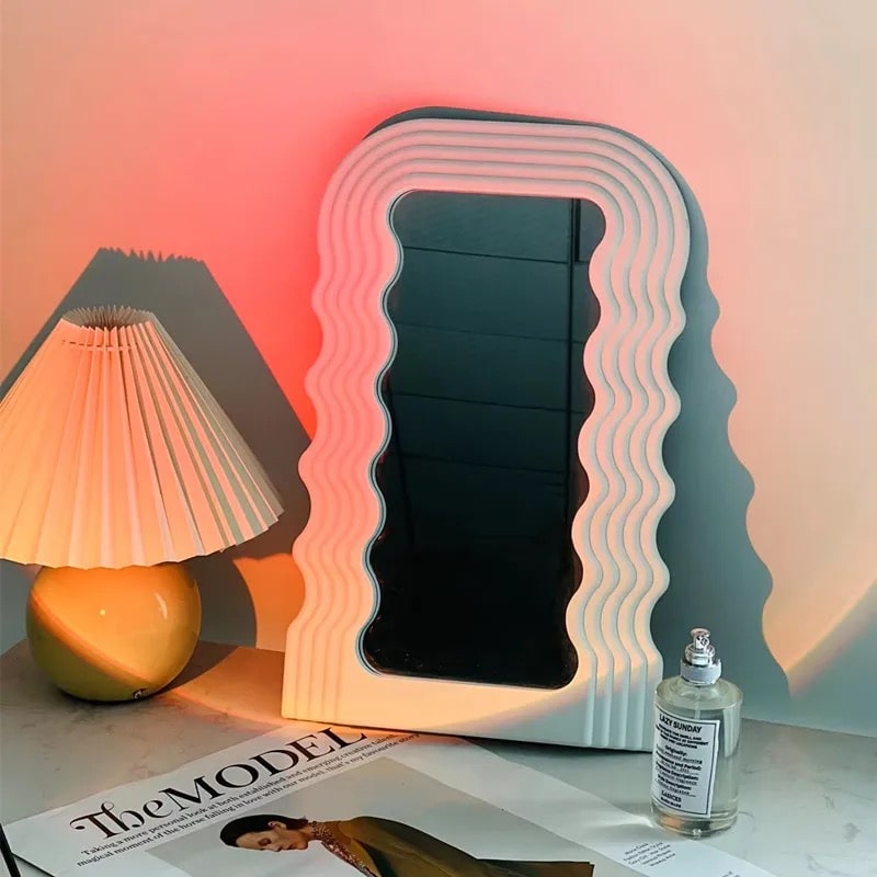 Wiggly Mirror