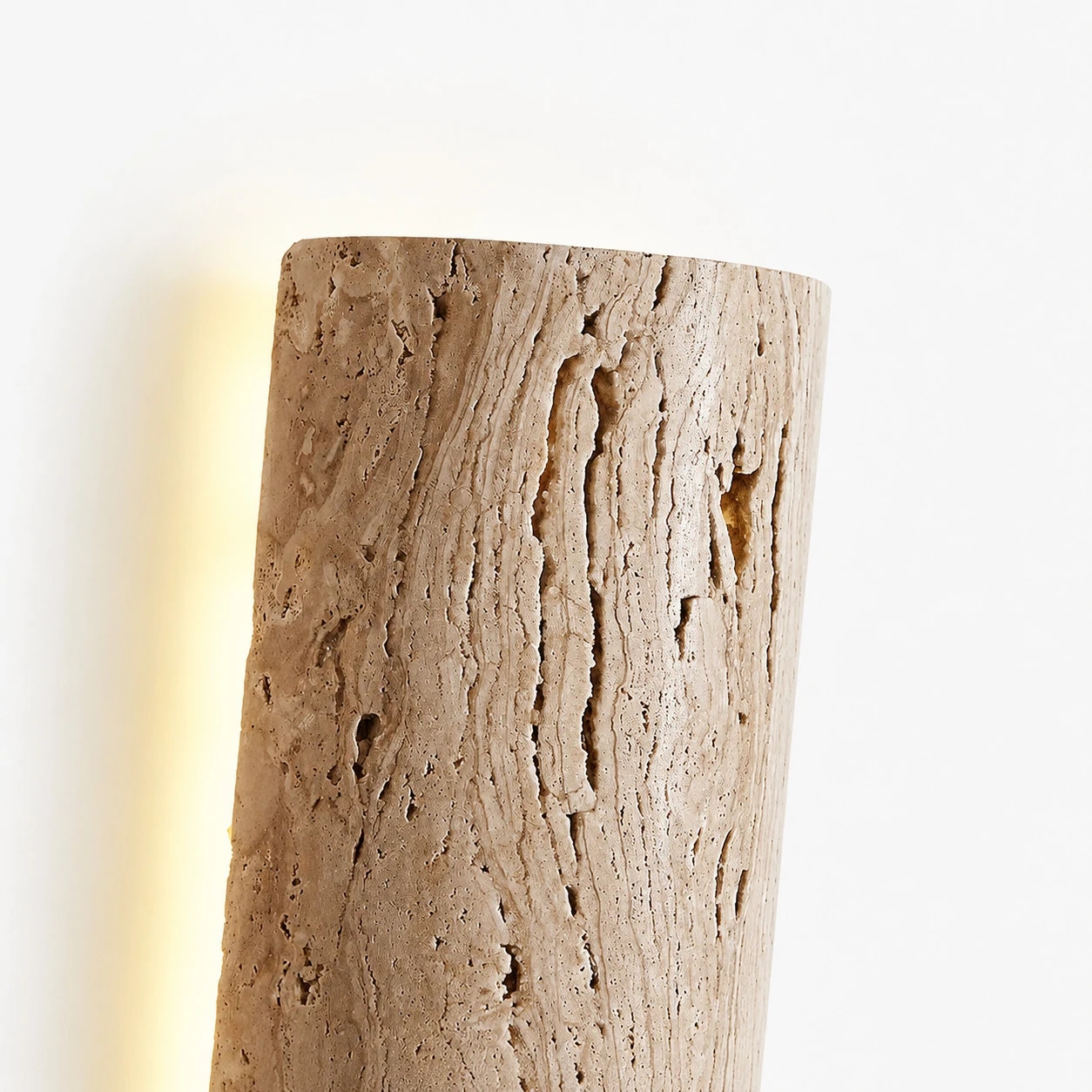 Travertine surface texture with natural pores